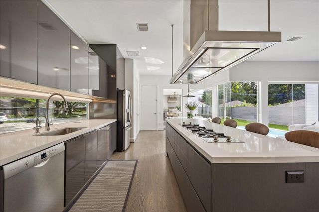 5215 Jason Street, Houston, TX 77096