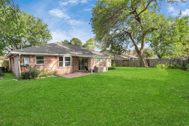 2718 Lazy Spring Drive, Houston, TX 77080