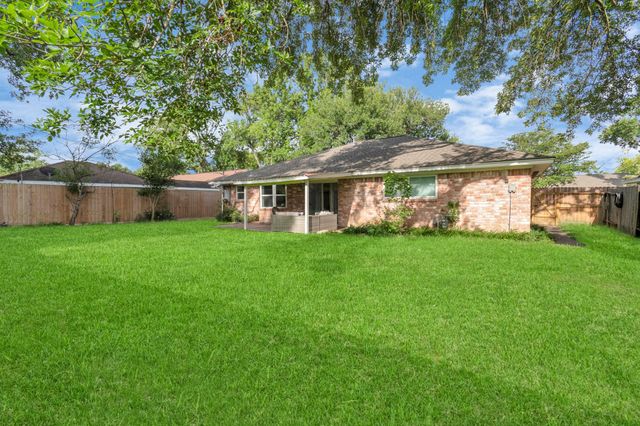 2718 Lazy Spring Drive, Houston, TX 77080
