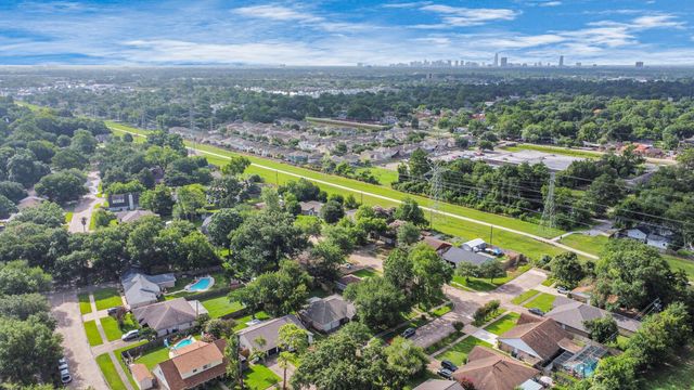 2718 Lazy Spring Drive, Houston, TX 77080
