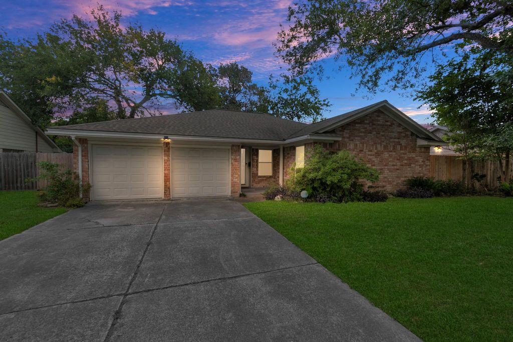 2718 Lazy Spring Drive, Houston, TX 77080