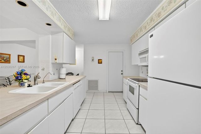 7201 NW 93rd Ave, Tamarac, FL 33321