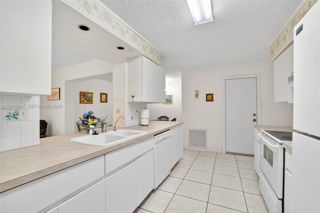 7201 NW 93rd Ave, Tamarac, FL 33321