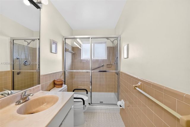 7201 NW 93rd Ave, Tamarac, FL 33321