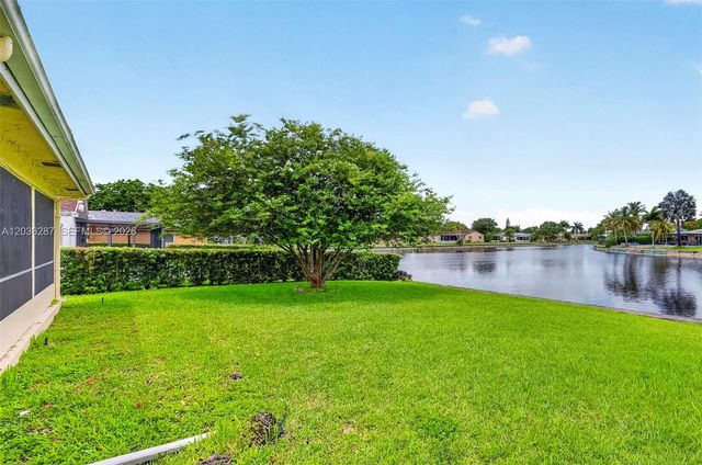 7201 NW 93rd Ave, Tamarac, FL 33321
