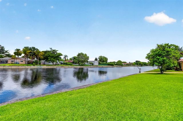 7201 NW 93rd Ave, Tamarac, FL 33321