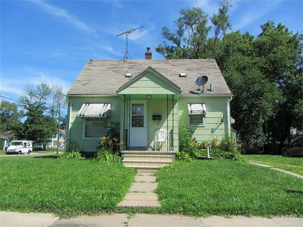 101 Ricker St, Waterloo, IA 50703