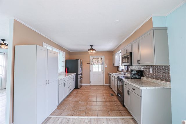 206 Faye Dr, Ledbetter, KY 42058