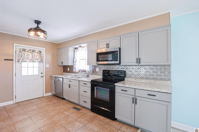 206 Faye Dr, Ledbetter, KY 42058