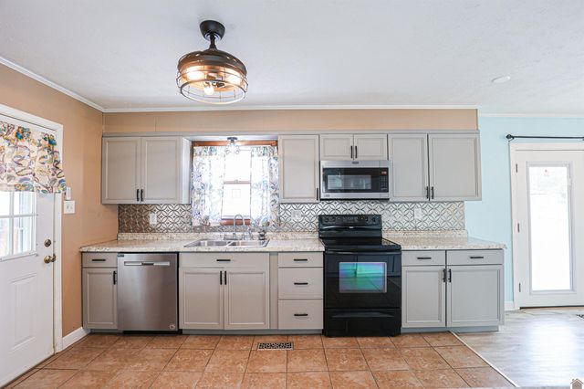 206 Faye Dr, Ledbetter, KY 42058