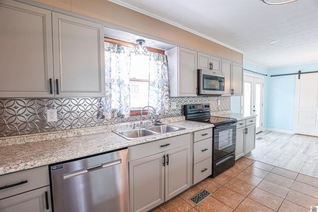 206 Faye Dr, Ledbetter, KY 42058