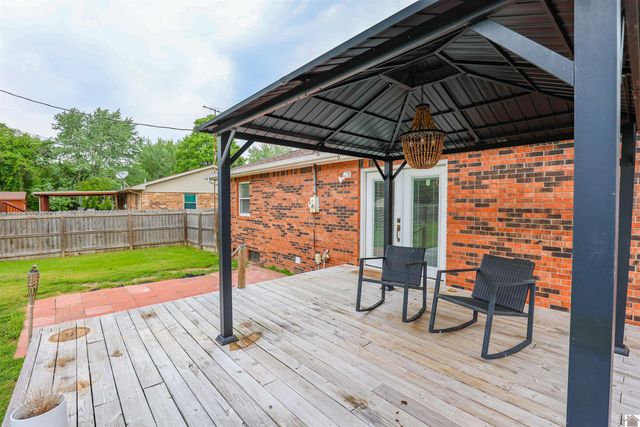 206 Faye Dr, Ledbetter, KY 42058