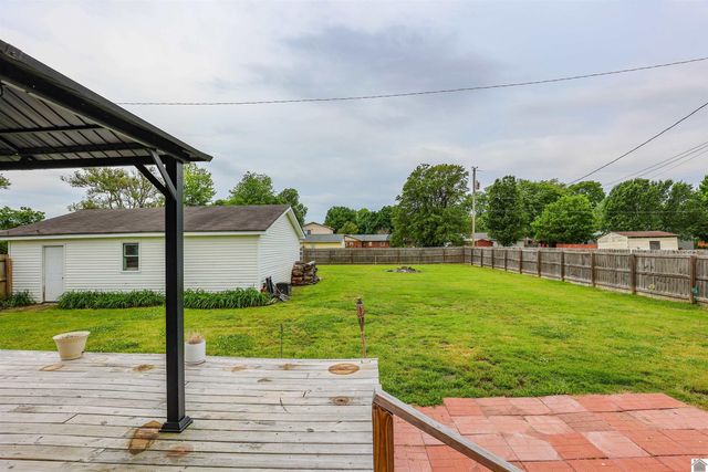 206 Faye Dr, Ledbetter, KY 42058