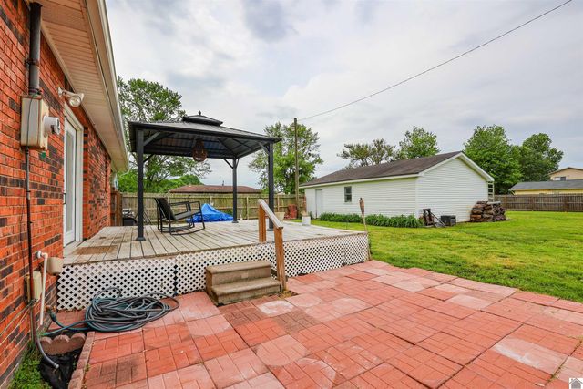 206 Faye Dr, Ledbetter, KY 42058