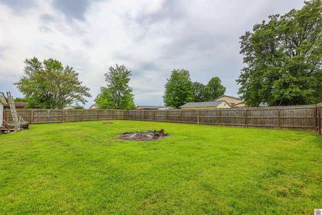 206 Faye Dr, Ledbetter, KY 42058