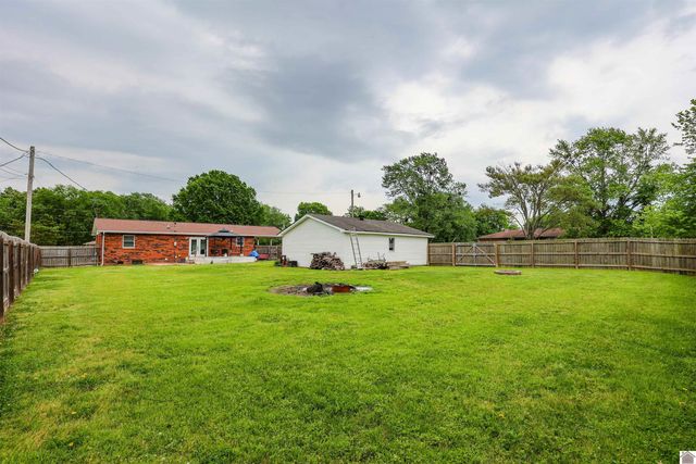 206 Faye Dr, Ledbetter, KY 42058