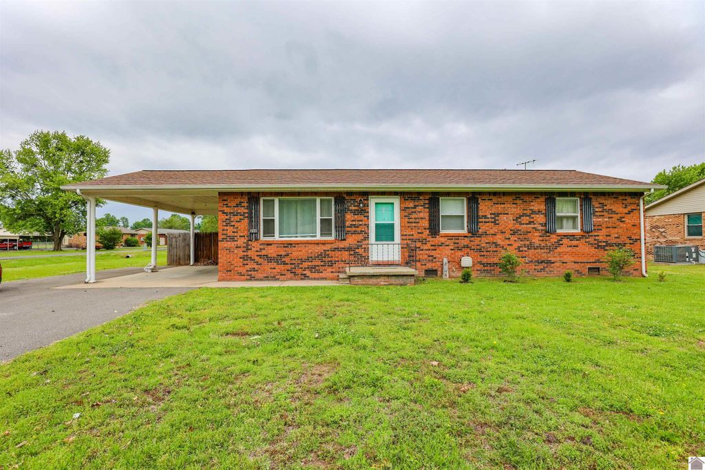 206 Faye Dr, Ledbetter, KY 42058