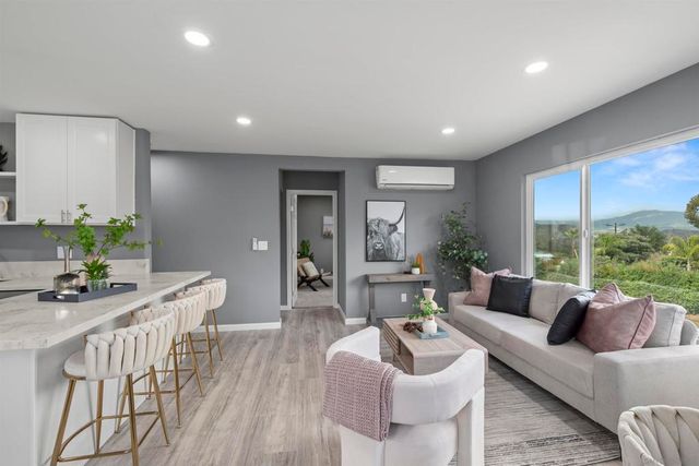 148 Sierra Vista Dr, El Cajon, CA 92021