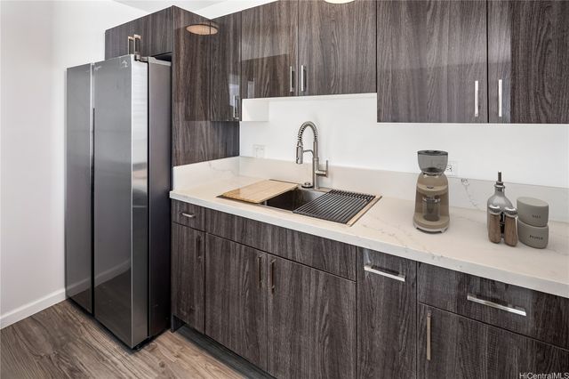 1077 Ala Napunani Street 401, Honolulu, HI 96818