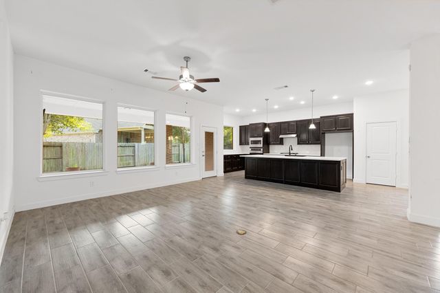 359 Skyline Ridge Drive, Conroe, TX 77318