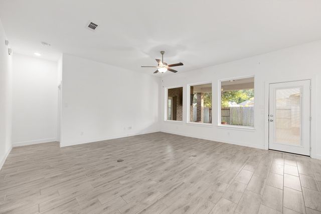 359 Skyline Ridge Drive, Conroe, TX 77318