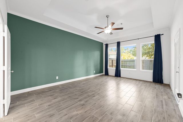 359 Skyline Ridge Drive, Conroe, TX 77318