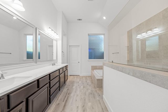 359 Skyline Ridge Drive, Conroe, TX 77318