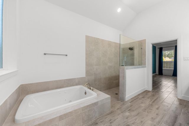 359 Skyline Ridge Drive, Conroe, TX 77318
