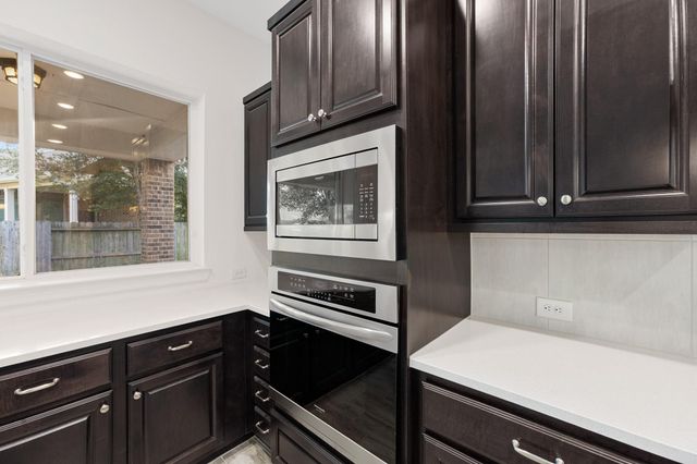 359 Skyline Ridge Drive, Conroe, TX 77318