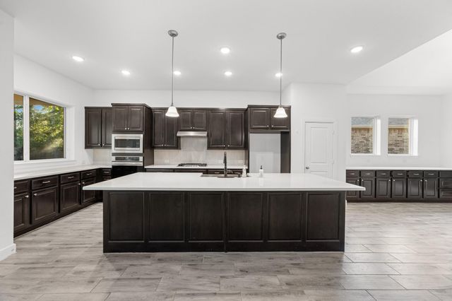 359 Skyline Ridge Drive, Conroe, TX 77318