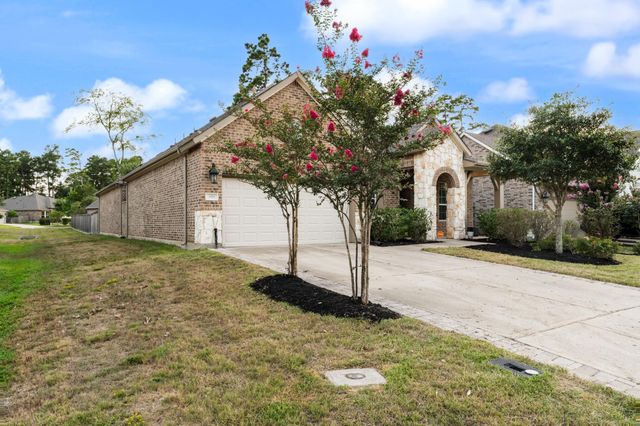 359 Skyline Ridge Drive, Conroe, TX 77318