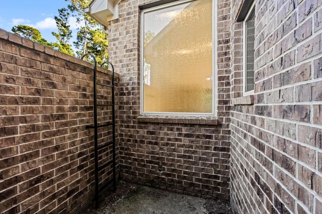 359 Skyline Ridge Drive, Conroe, TX 77318