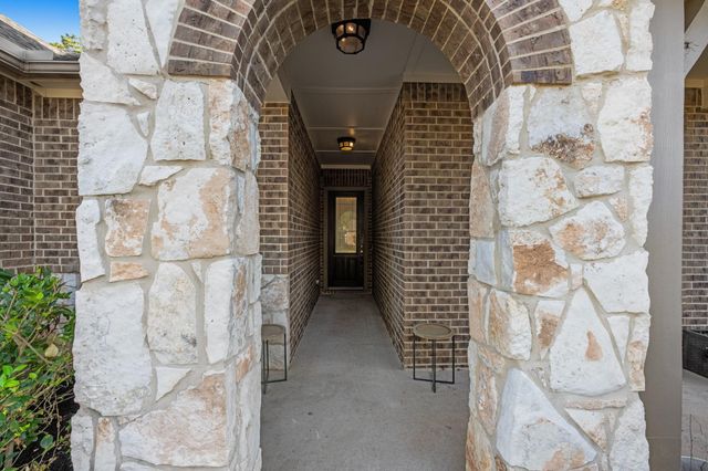 359 Skyline Ridge Drive, Conroe, TX 77318