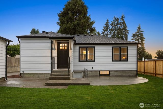 3111 Greenwood Avenue W, University Place, WA 98466