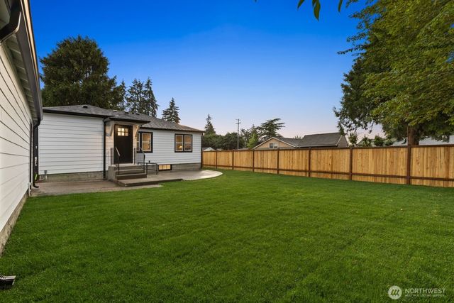 3111 Greenwood Avenue W, University Place, WA 98466
