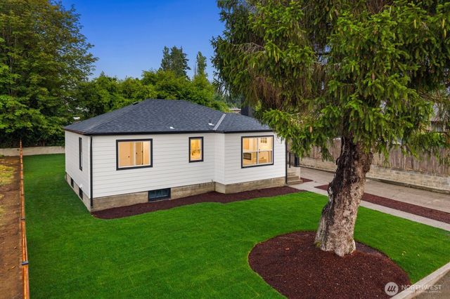 3111 Greenwood Avenue W, University Place, WA 98466