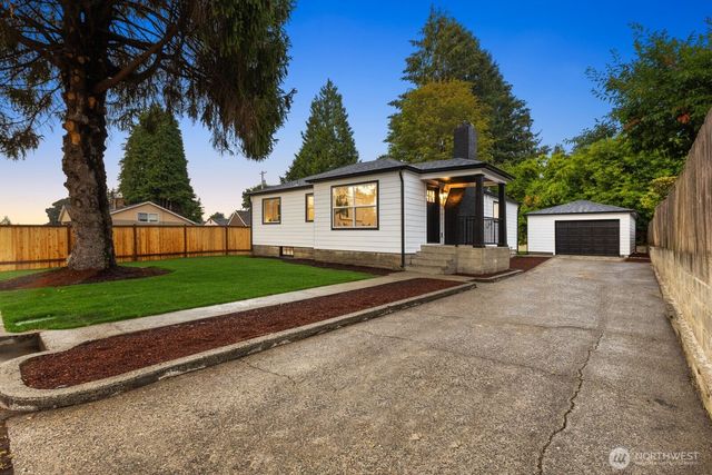 3111 Greenwood Avenue W, University Place, WA 98466