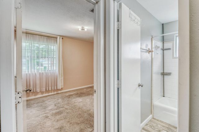 1323 W Donovan Street, Houston, TX 77091