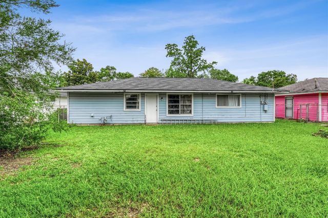 1323 W Donovan Street, Houston, TX 77091