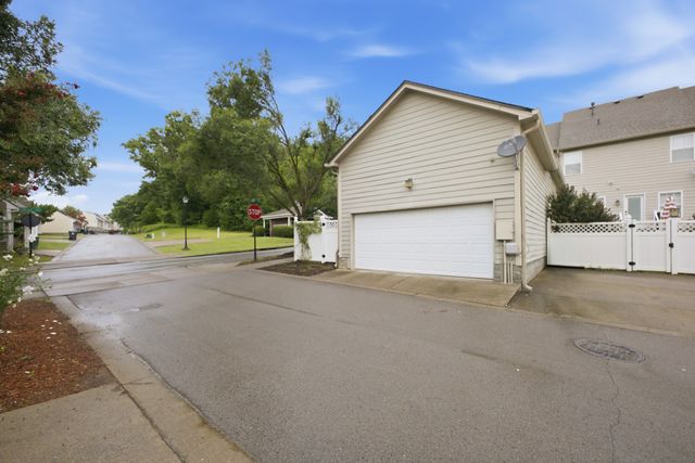 9000 Rigden Mill Dr, Nashville, TN 37211