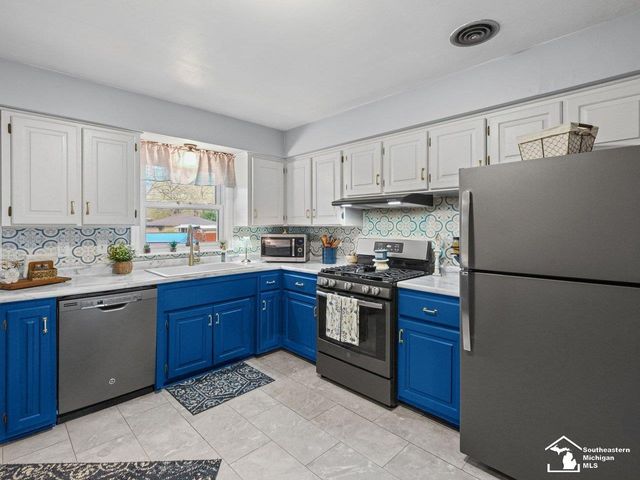 3481 Watkins Lake Road, Waterford Twp, MI 48328