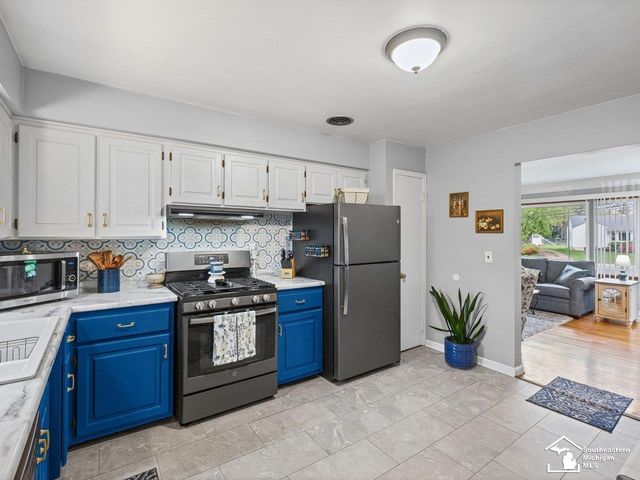 3481 Watkins Lake Road, Waterford Twp, MI 48328