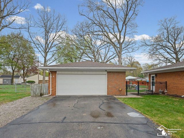 3481 Watkins Lake Road, Waterford Twp, MI 48328