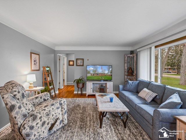 3481 Watkins Lake Road, Waterford Twp, MI 48328