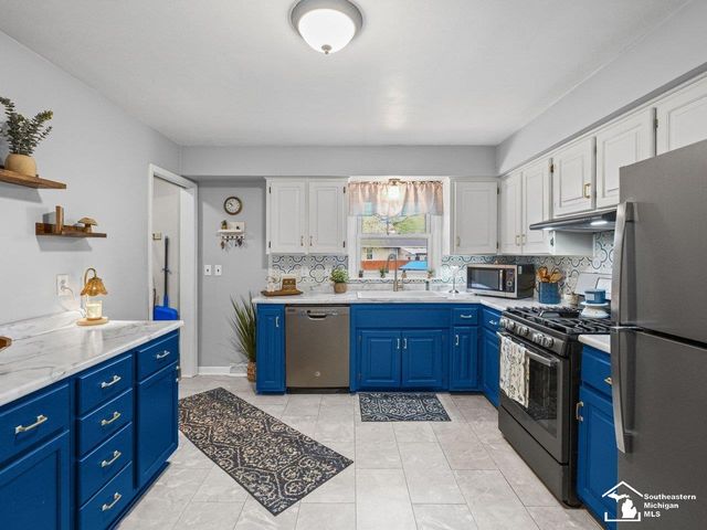 3481 Watkins Lake Road, Waterford Twp, MI 48328