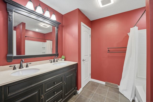 84 Staffordshire Commons Drive 84, Wallingford, CT 06492