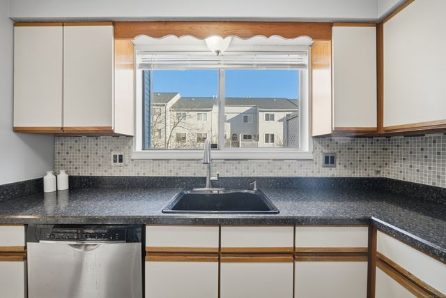 84 Staffordshire Commons Drive 84, Wallingford, CT 06492