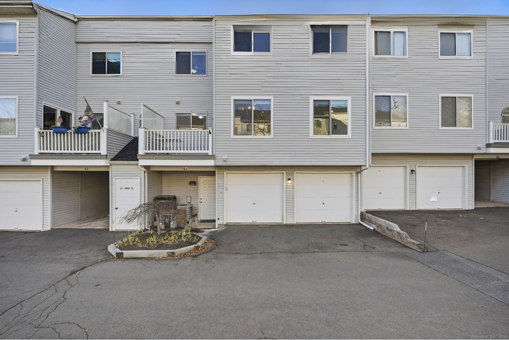 84 Staffordshire Commons Drive 84, Wallingford, CT 06492