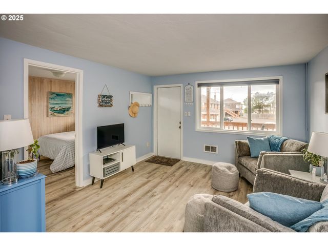 2233 BEACH Dr 40, Seaside, OR 97138