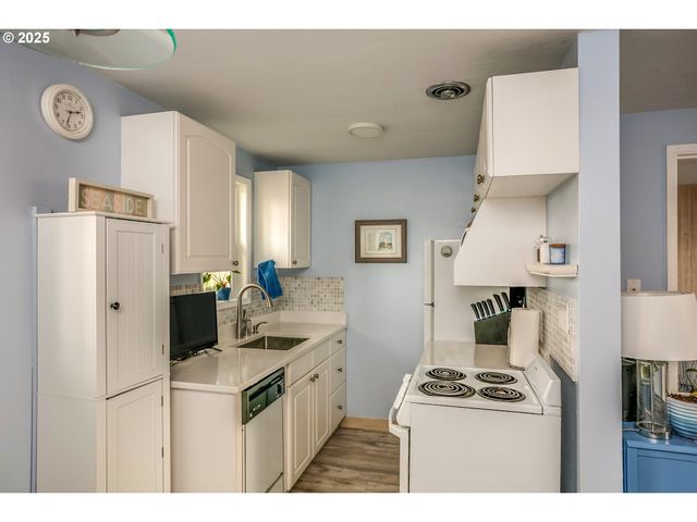 2233 BEACH Dr 40, Seaside, OR 97138